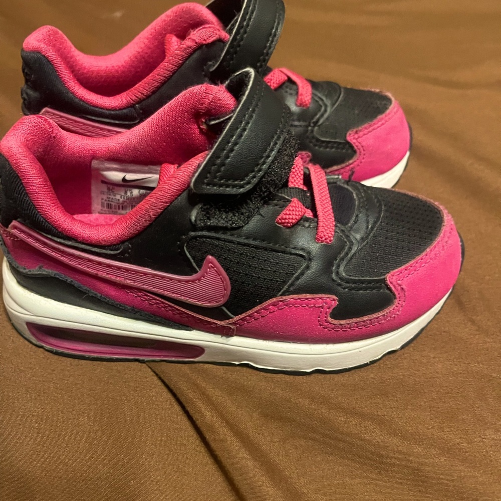 Nike Air Max Toddler Size 9C pink/black/white Velcro